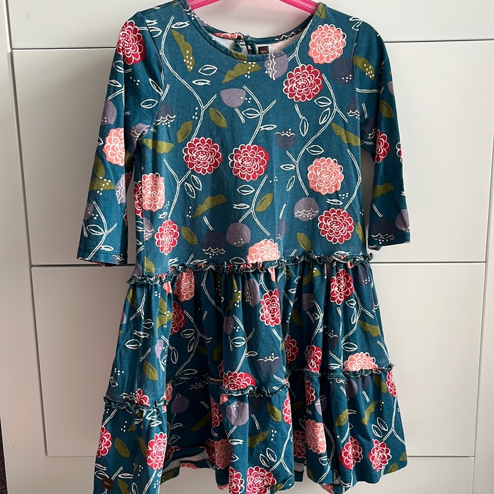 Tea Collection. Size 6.
